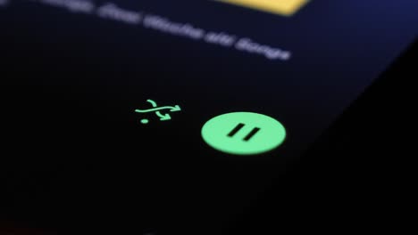y el botón de baraja de la aplicación de spotify, vista de cerca