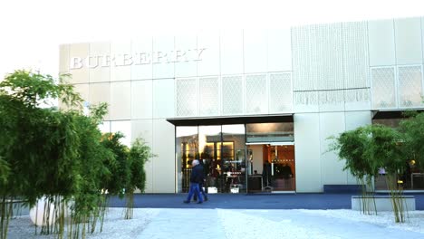 burberry store exterior