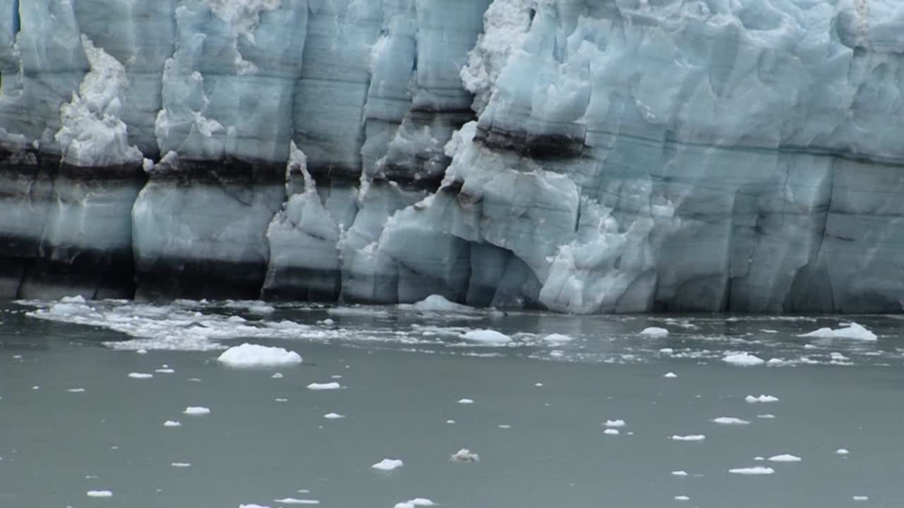 마제리 빙하 얼음 벽과 베이 워터스의 클로즈업