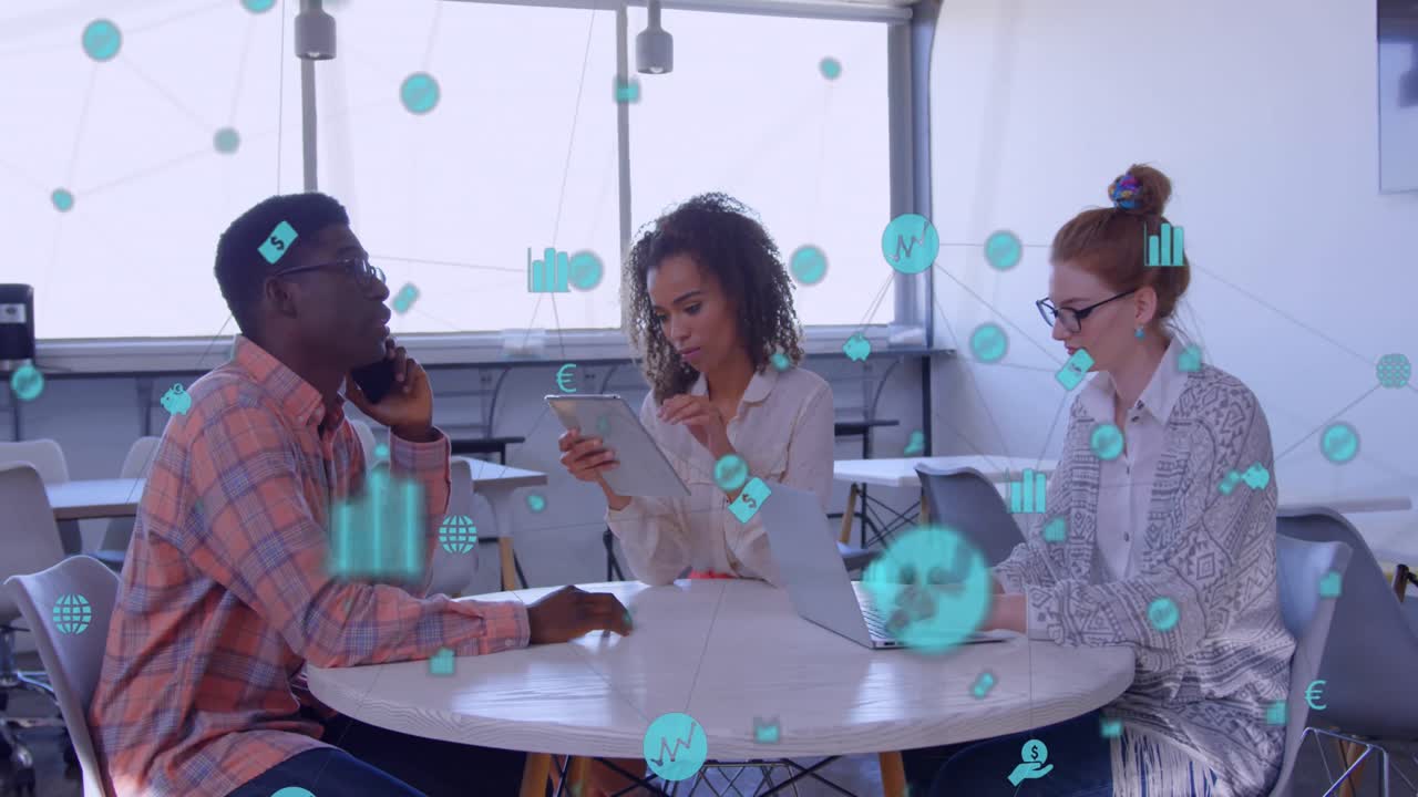 animación de la red de conexiones entre diversas personas de negocios en la oficina