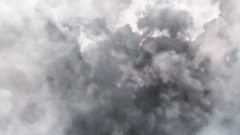 Bewegt-Sich-In-Den-Dunklen-Wolkenbereich-Am-Himmel