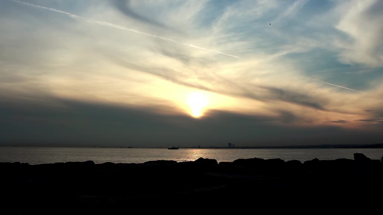 슬 ⁇  혼자 남자 실루 ⁇ 과 바다 전망 5