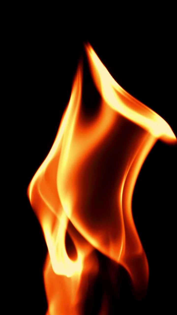 Abstrakte flydende orange og gule flammer på sort baggrund