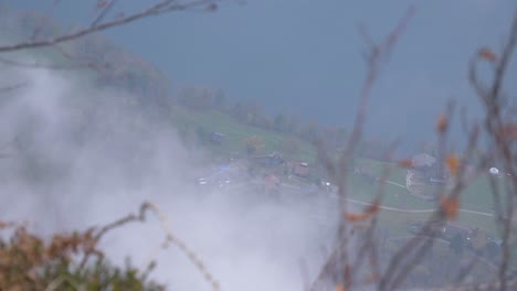 La-Niebla-Pasa-Sobre-Algunas-Casas