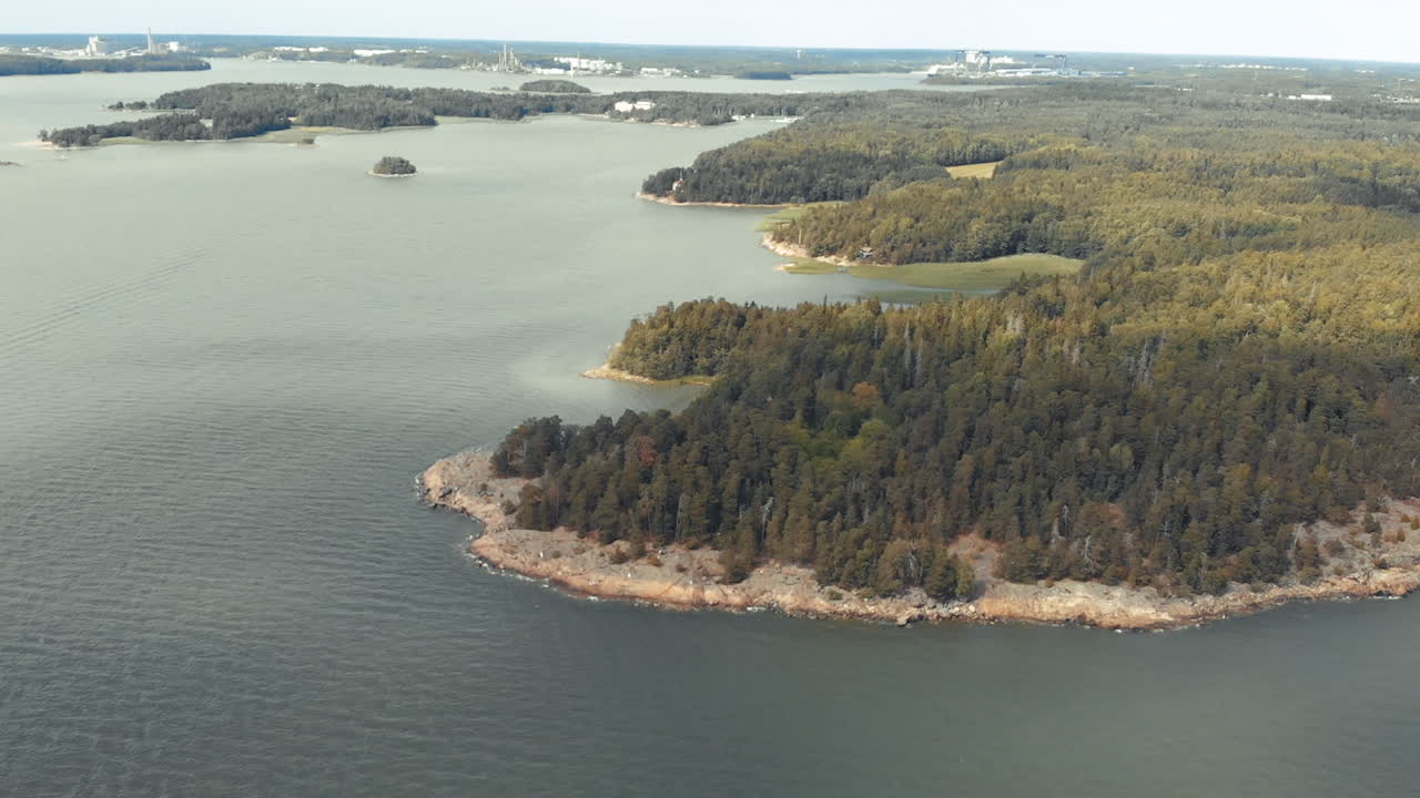 Droneoptagelse af Turku Ruissalo stenstrand.