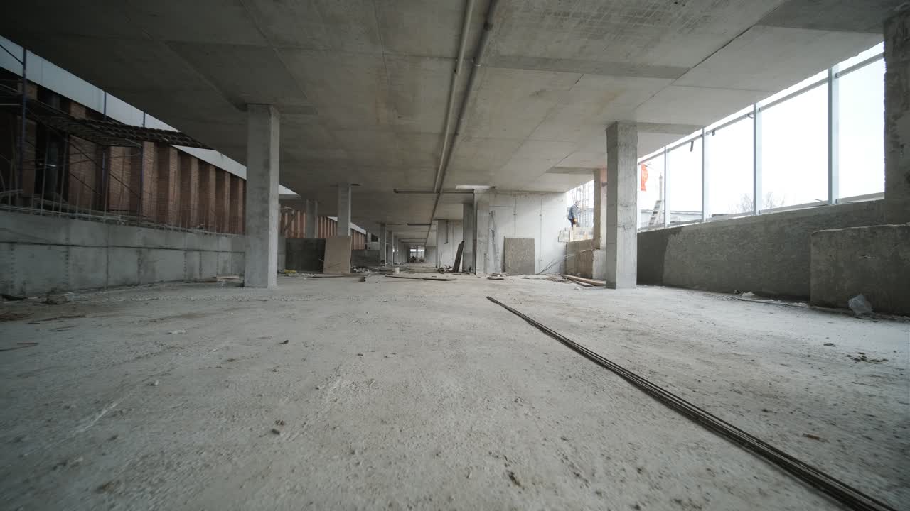 새로운 건물, 큰 콘크리트 홀의 건설