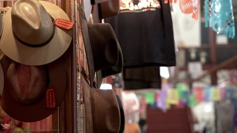 hermosos sombreros a la venta en la tienda