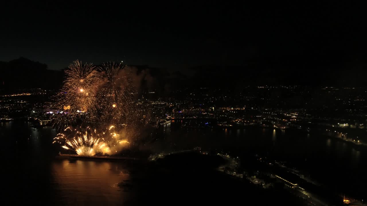 impresionantes imágenes aéreas de drones de fuegos artificiales en plymouth waterfront, reino unido