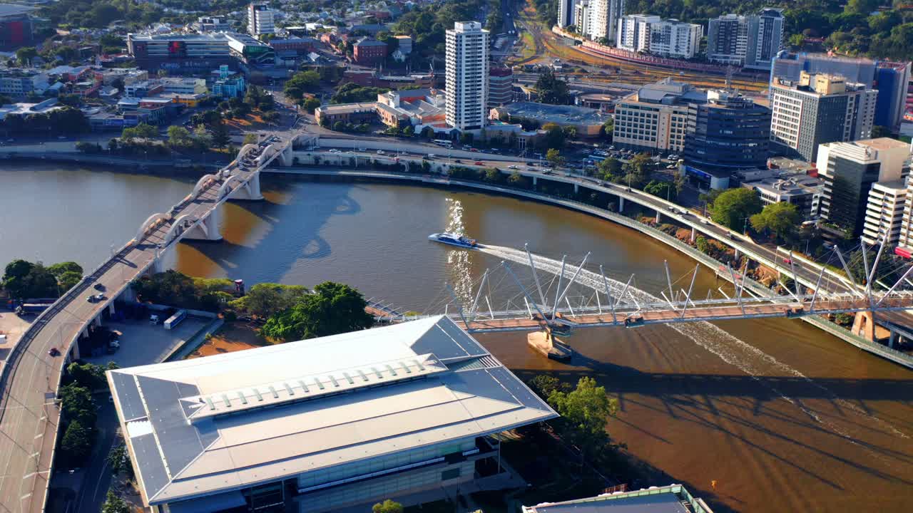 Kurilpa og William Jolly Broerne over Brisbane-floden i Queensland, Australien