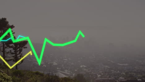 animación de gráficos multicolores sobre vista aérea de niebla cubierta paisaje urbano moderno contra el cielo