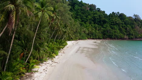 Palm-beach-paradise-of-Koh-Kood-with-susurring-waves,-Thailand