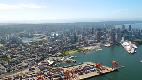 werfen sie einen blick aus der vogelperspektive auf den berühmten kohlehafen und bc place und entdecken sie die lebendigen viertel, die vancouver wirklich faszinierend machen