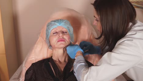procedimiento de inyección facial