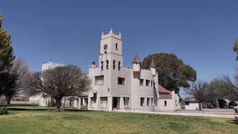 Einspielaufnahme:-Kasteel-Farm-Castle-Gebäude-In-Loxton,-Südafrika