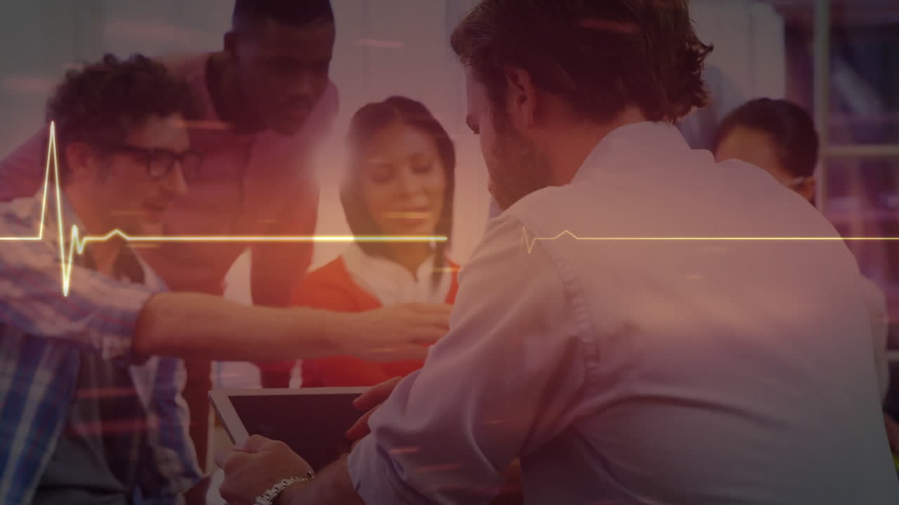 사무실에서 다양한 사업가들에 대한 심장 기록의 애니메이션