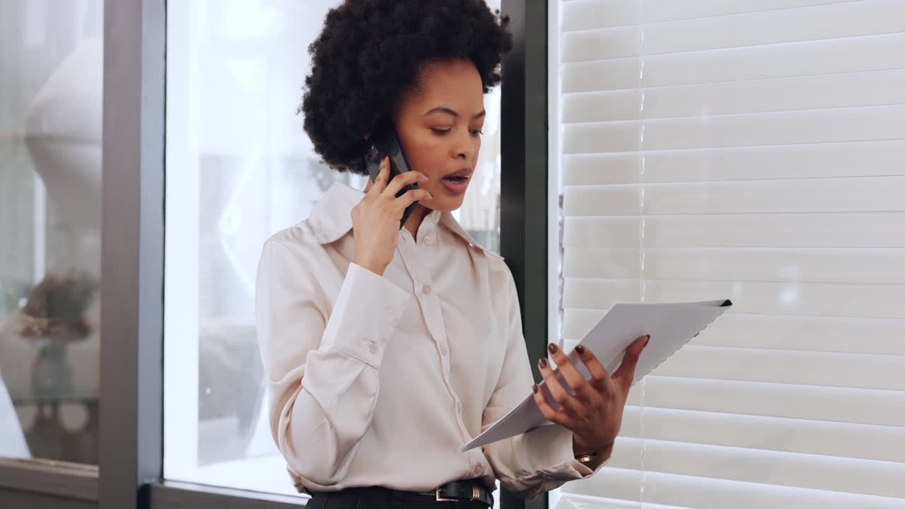 Business woman, phone call