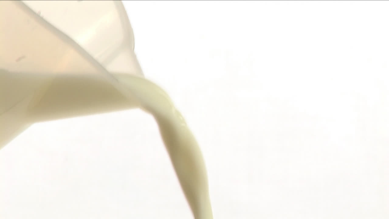 오렌지 주스를  ⁇ 는 스 ⁇  영상