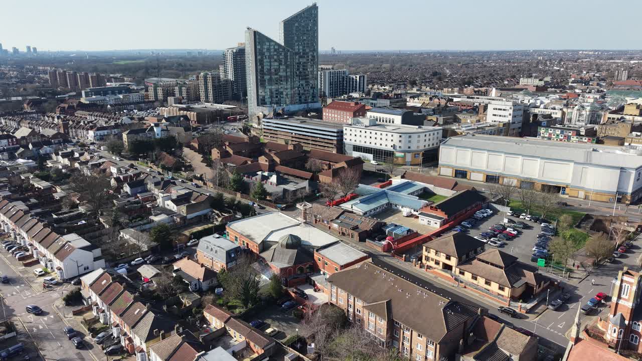 Centro città di Ilford, East London, Regno Unito, ripreso con drone (vista aerea)