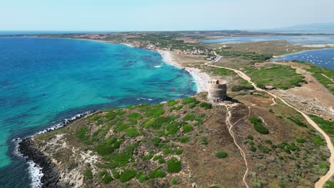 Paragliding-Am-Capo-San-Marco-In-San-Giovanni-Di-Sinis,-Sardinien,-Italien---4k-Antenne