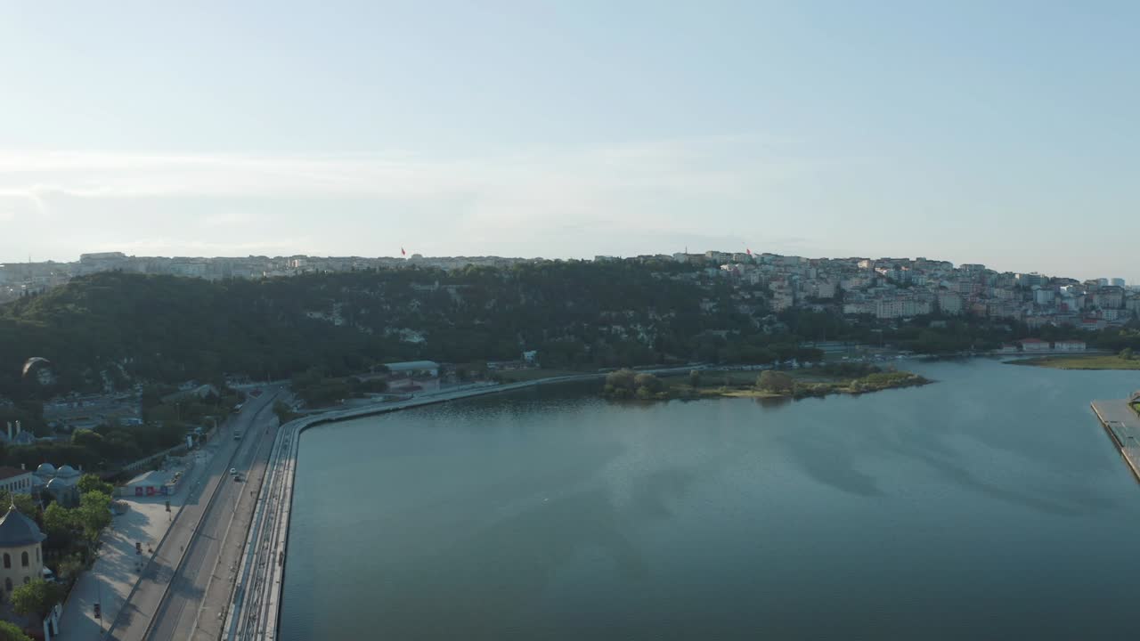 이스탄불의 골든 호른 (golden horn) 에서 볼 수 있는 4k 영상입니다.