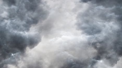 tormenta de 4k dentro de la nube cumulonimbus oscura