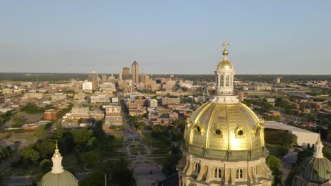 close up of golden dome at iowa state capitol building