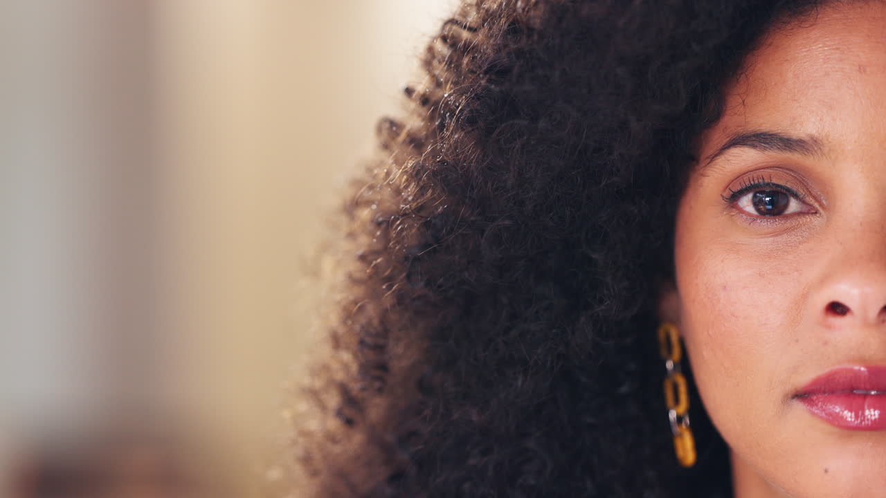 Copy space of brown eye on child psychologist