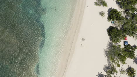 Antenne---Weißer-Sand-Playa-Teco-Maimon,-Dominikanische-Republik,-Von-Oben-Nach-Unten-Nach-Vorne