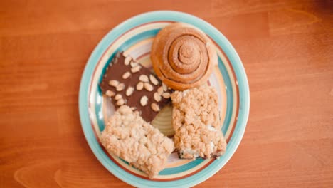 Close-up-Pieces-of-cake,-cinnamon-roll-and-chocolate-cake-on-a-plate