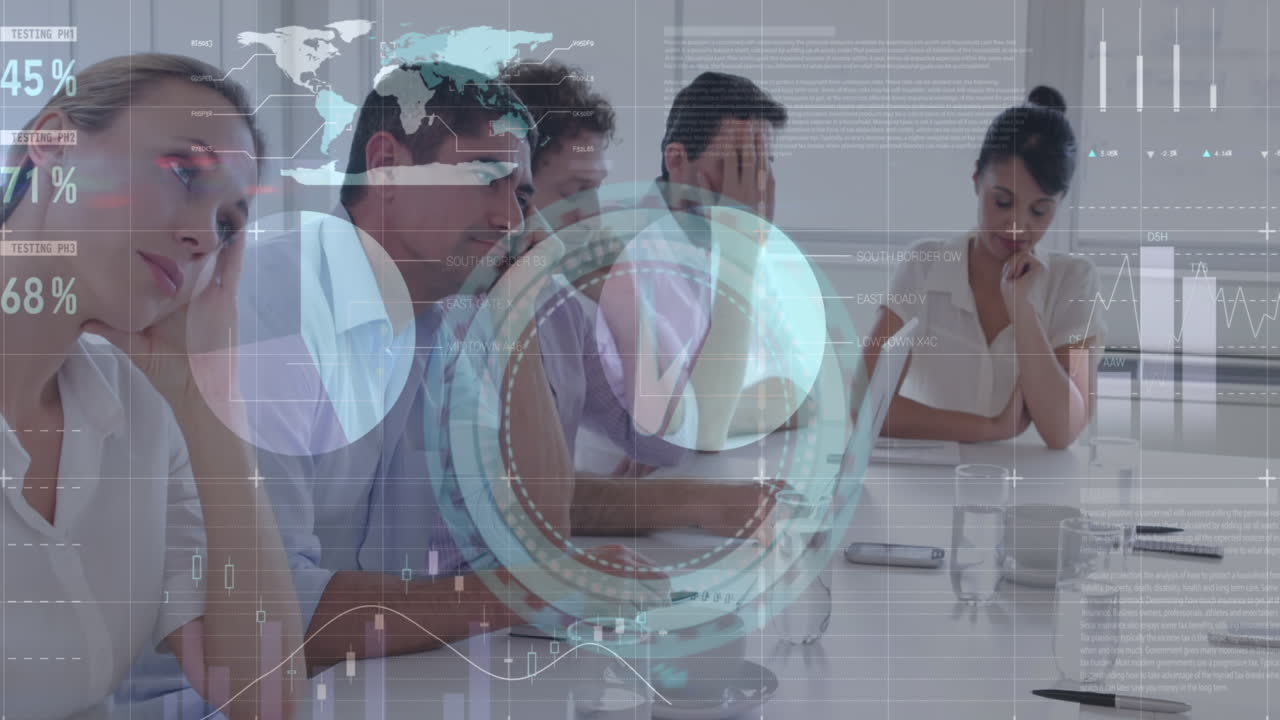 procesamiento de datos estadísticos y reloj de tic-tac contra un grupo de empresarios diversos en una reunión