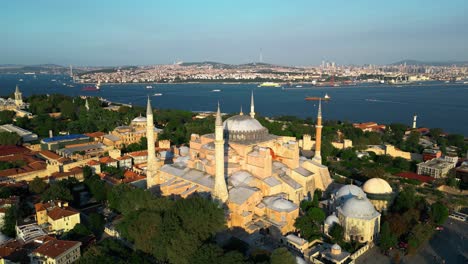 Cinematic-Aerial-View-of-Hagia-Sophia-in-Sultanahmet-district-of-Istanbul,-Turkey