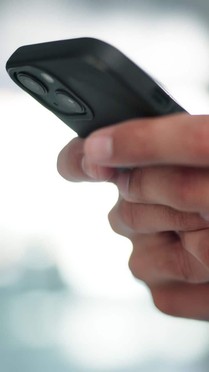 La mano con un teléfono inteligente