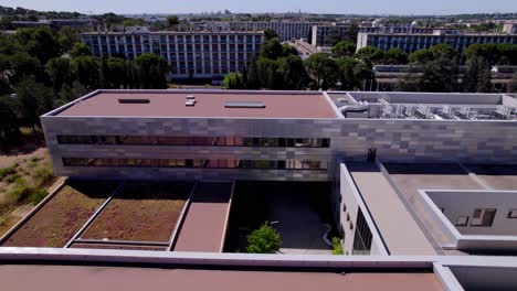 Hermoso-Edificio-Comercial-En-El-Sur-De-Francia,-Montpellier