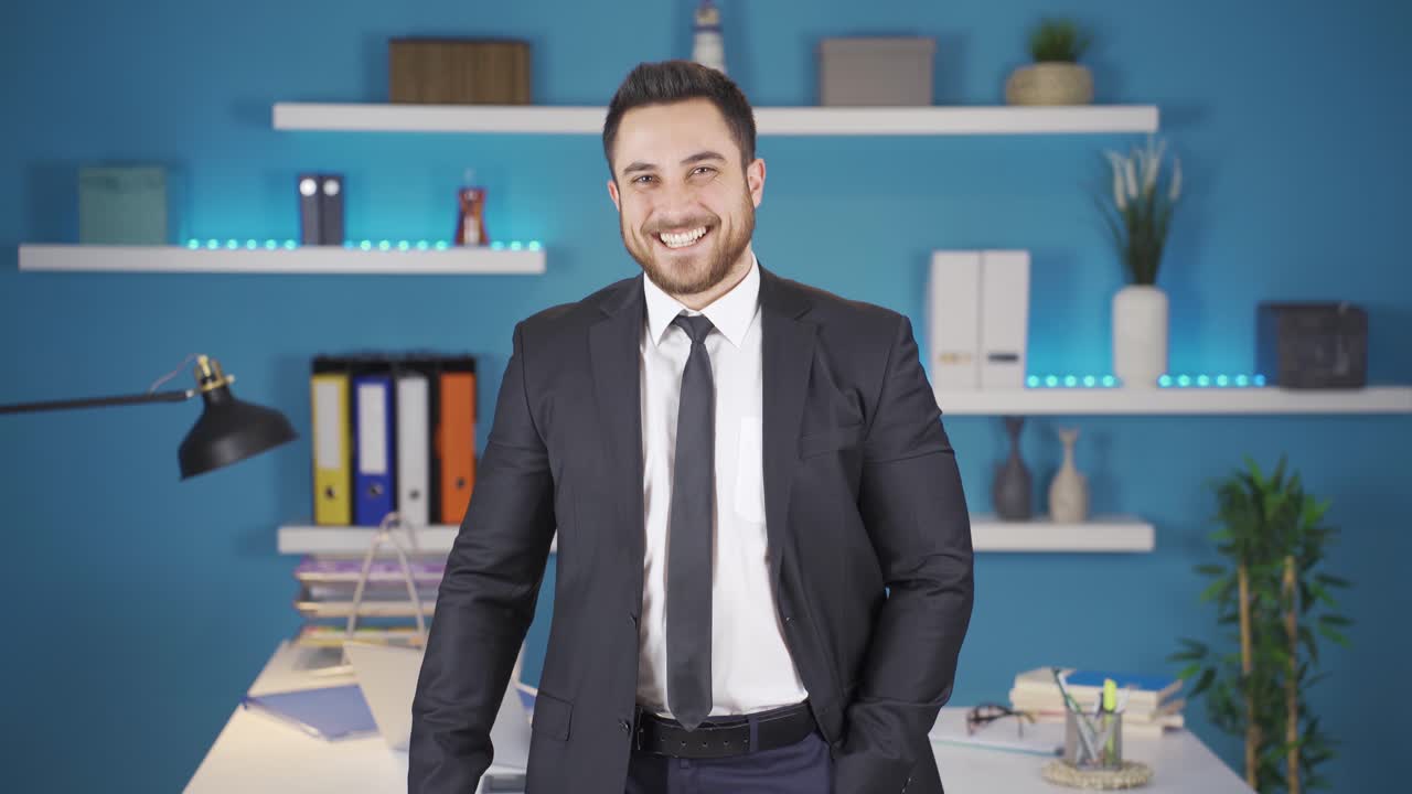 retrato de un hombre de negocios exitoso y seguro de sí mismo.