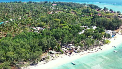 La-Hermosa-Y-Tranquila-Isla-De-Indonesia-Con-Playa-De-Arena-Blanca-Para-El-Turismo-Y-La-Naturaleza---Toma-Aérea