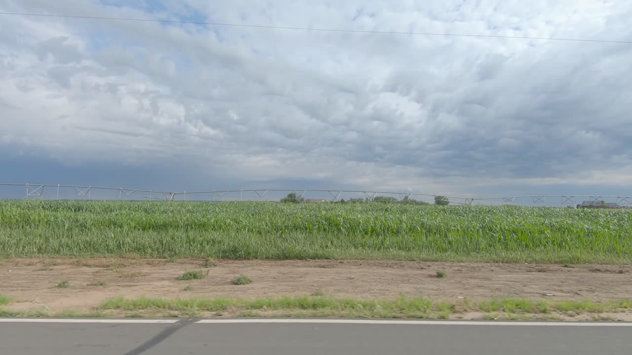 시골 미국의 시골 길을 따라 드라이브