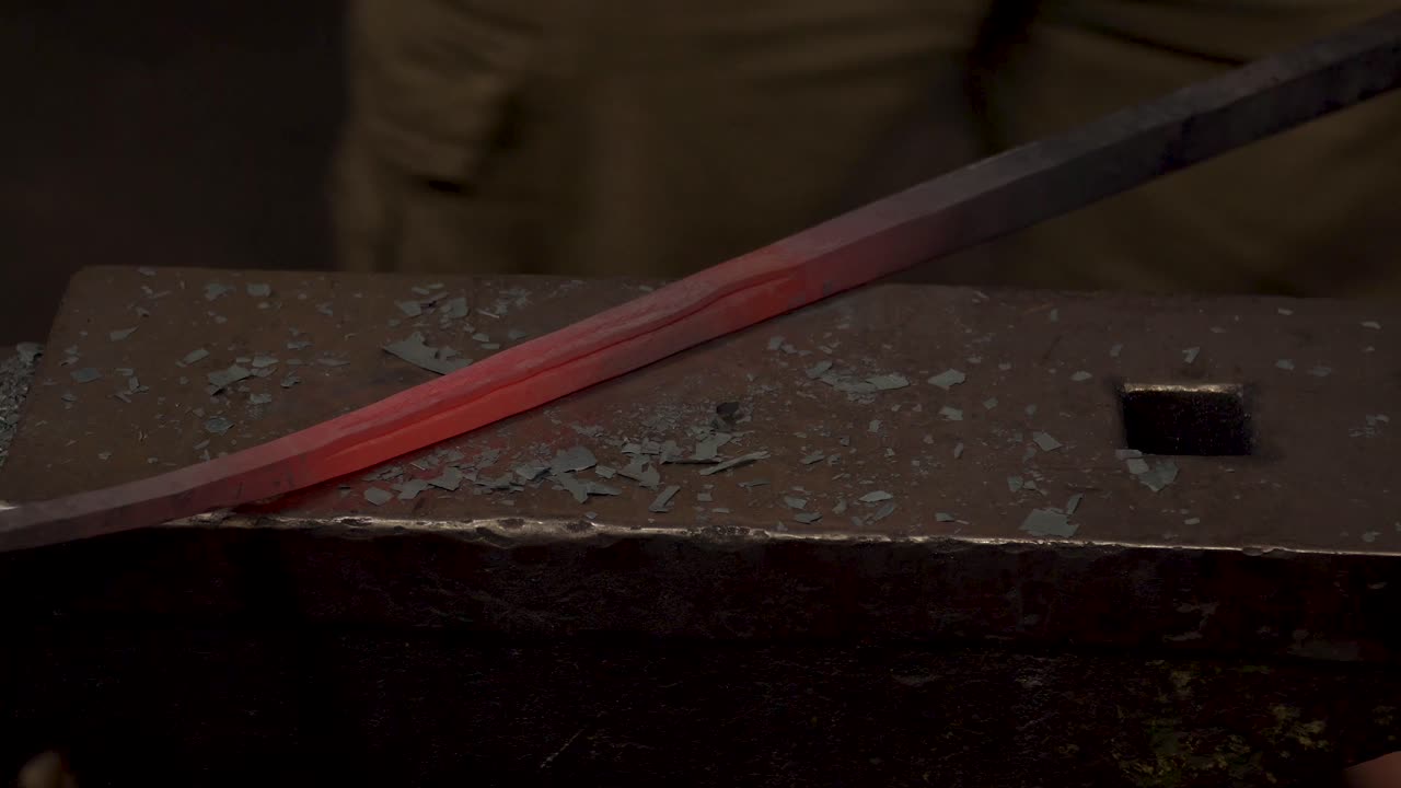 forja de metal de herrero en 4k