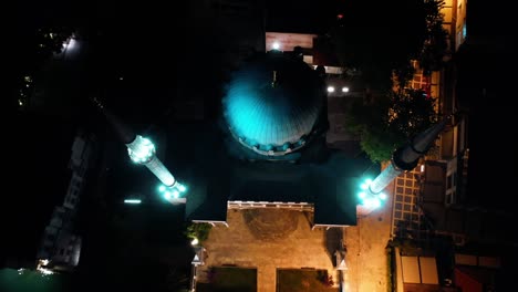 vista aérea de la mezquita de beylerbeyi en estambul
