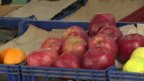 apples in crates
