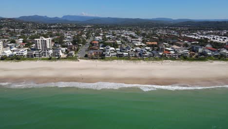 Pacific-Beach-Y-Jefferson-Esplanade-En-Palm-Beach---Ciudad-Suburbana-Costera-En-Gold-Coast,-Qld,-Australia