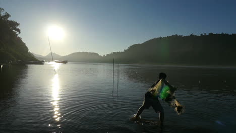 pescador al amanecer