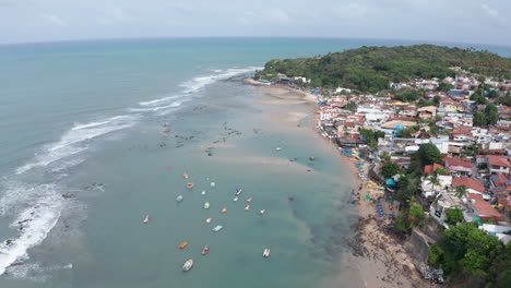 Antena---Sector-Residencial-Cerca-De-La-Playa-De-Pipa,-Rio-Grande-Do-Norte,-Brasil,-Adelante