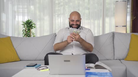 Hombre-Trabajador-De-Oficina-En-Casa-Contando-Dinero-Divertido-Y-Divertido.