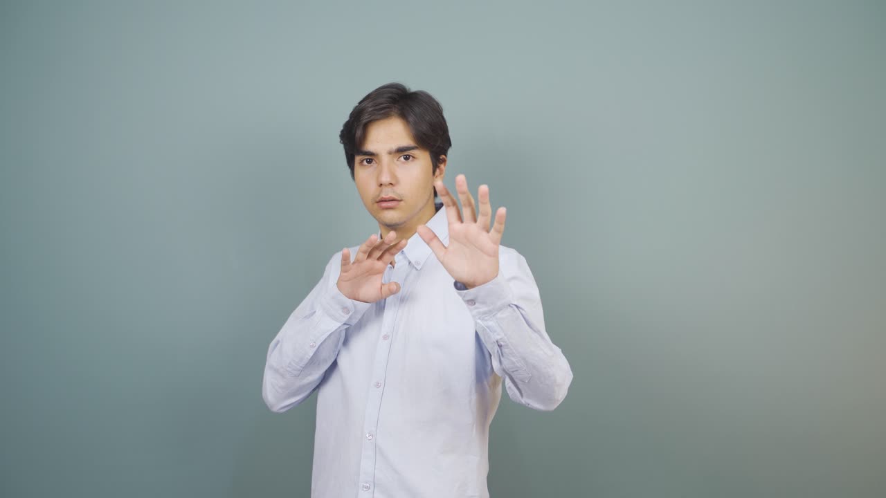 카메라를 보는 사람의 반응에 대한 두려움. 겁쟁이 사람.