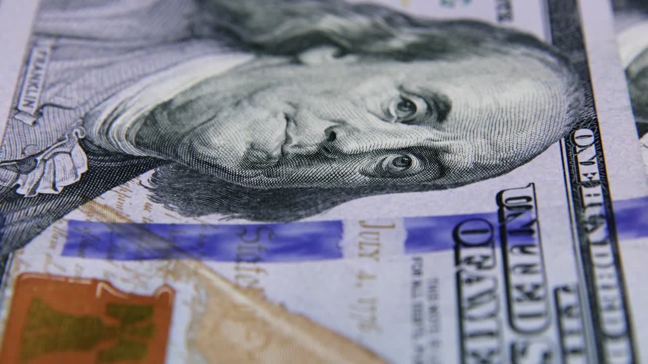 billetes de dólar estadounidense, dinero de papel, moneda de tasa de cambio. billetes de efectivo. el concepto de finanzas e inversión. cien dólares estadounidenses. economía empresarial