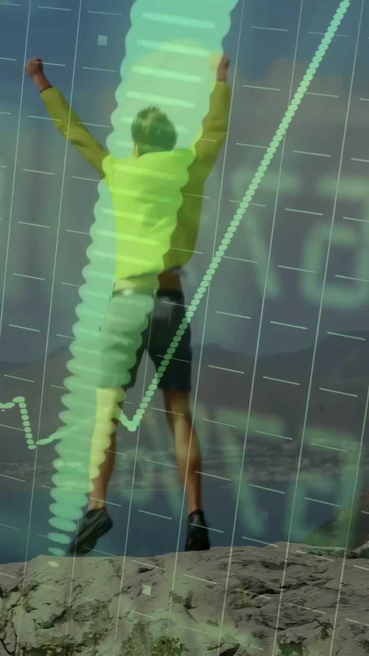 Video vertical: Hombre escalando una cima, afirmándose y alzando los brazos mientras una gráfica de tendencia financiera asciende sobre él.
