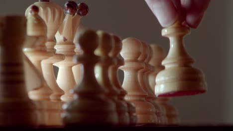 juego de tablero de ajedrez abriendo con un peón. fotografía de cerca