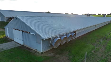 Chicken-houses-on-family-farm-in-USA