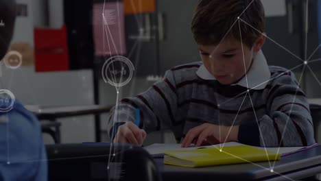 animación de la red de conexiones sobre escolares felices y diversos