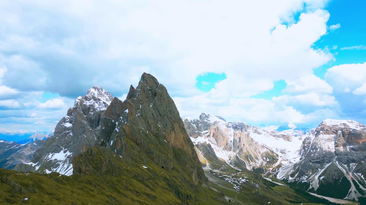 Marvel at Italy's Secceda Mountains in glorious 4K